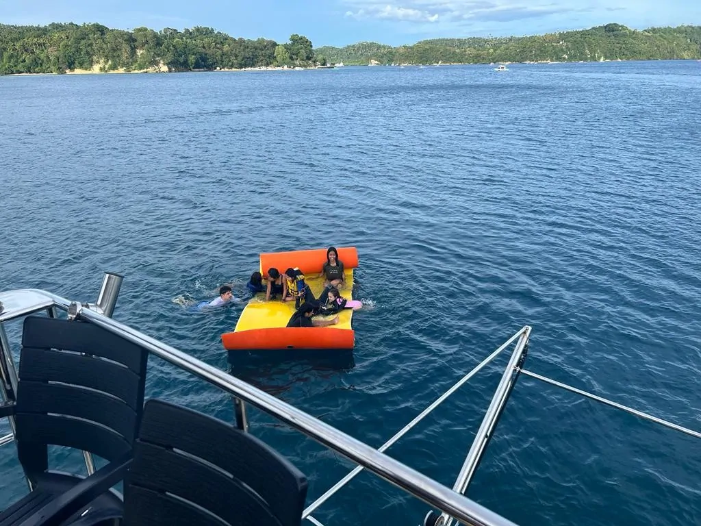 honeymoon yacht cruise